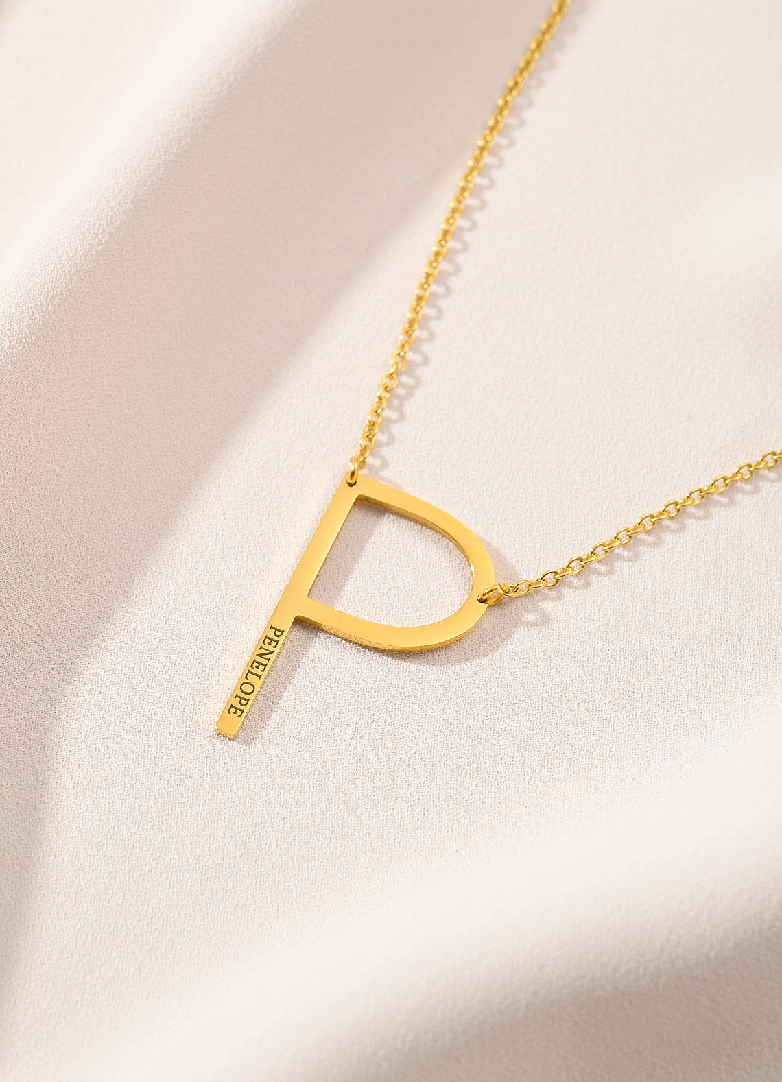 front Gepersonaliseerde naamketting met gepersonaliseerd initiaalontwerp