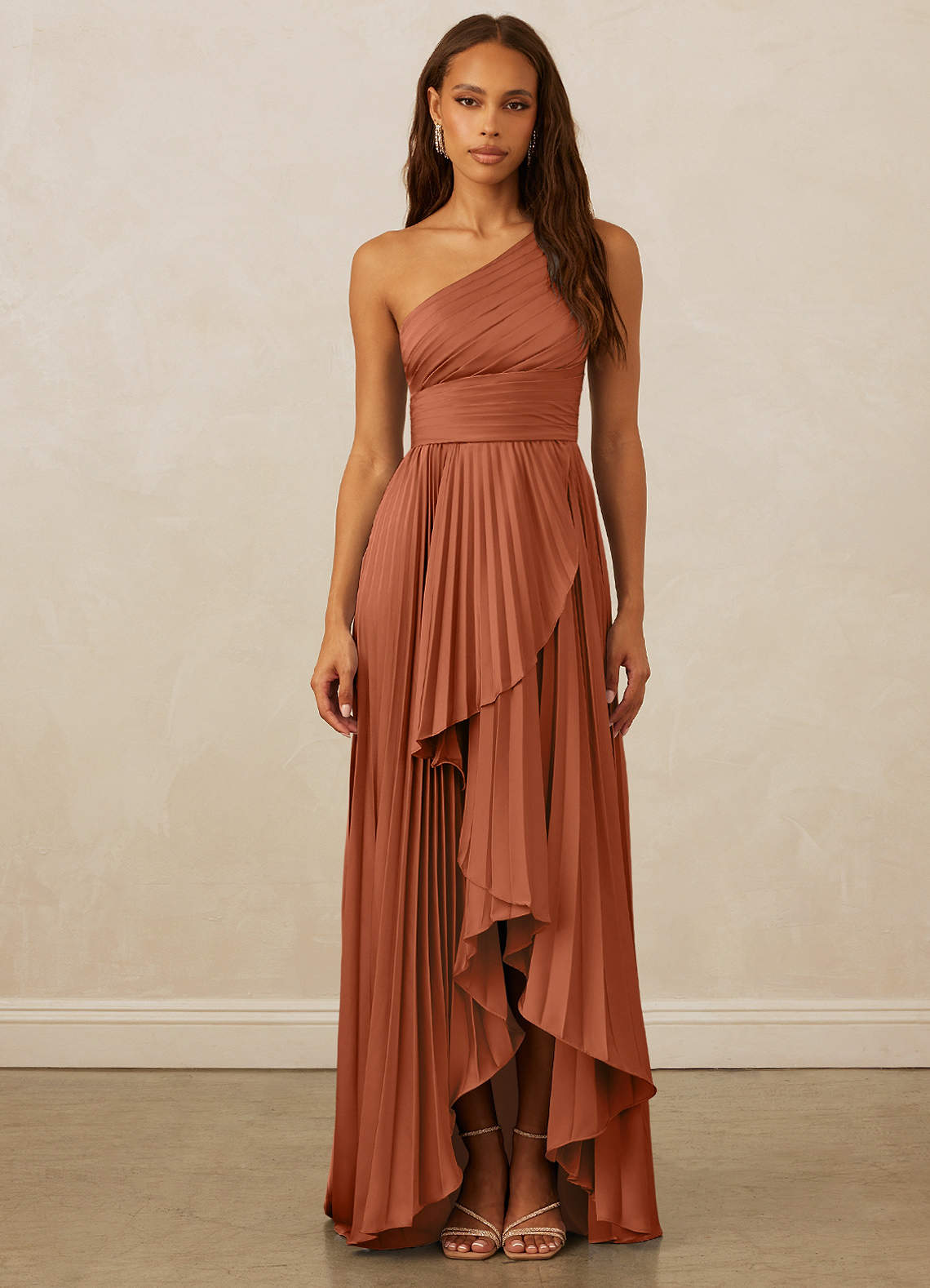 Christian Siriano Bridal for Azazie 1008 Brautjungfernkleider A-Linie One-Shoulder Stretch-Satin Kleid Zedernrose image1