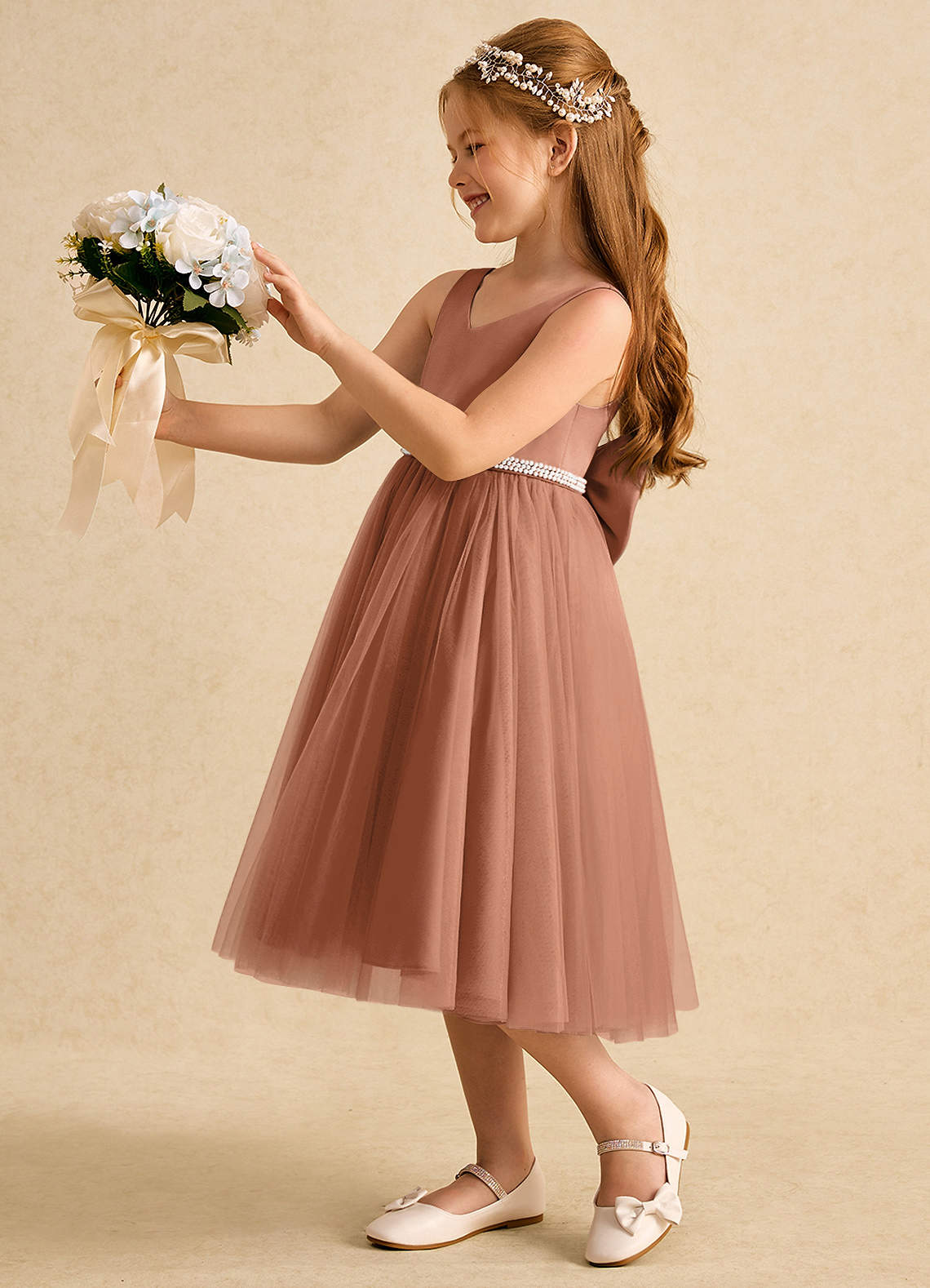 Azazie Firefly Abiti da Ragazza di Fiori Abito A-Line in Raso Opaco Fiocco Bronzo image1