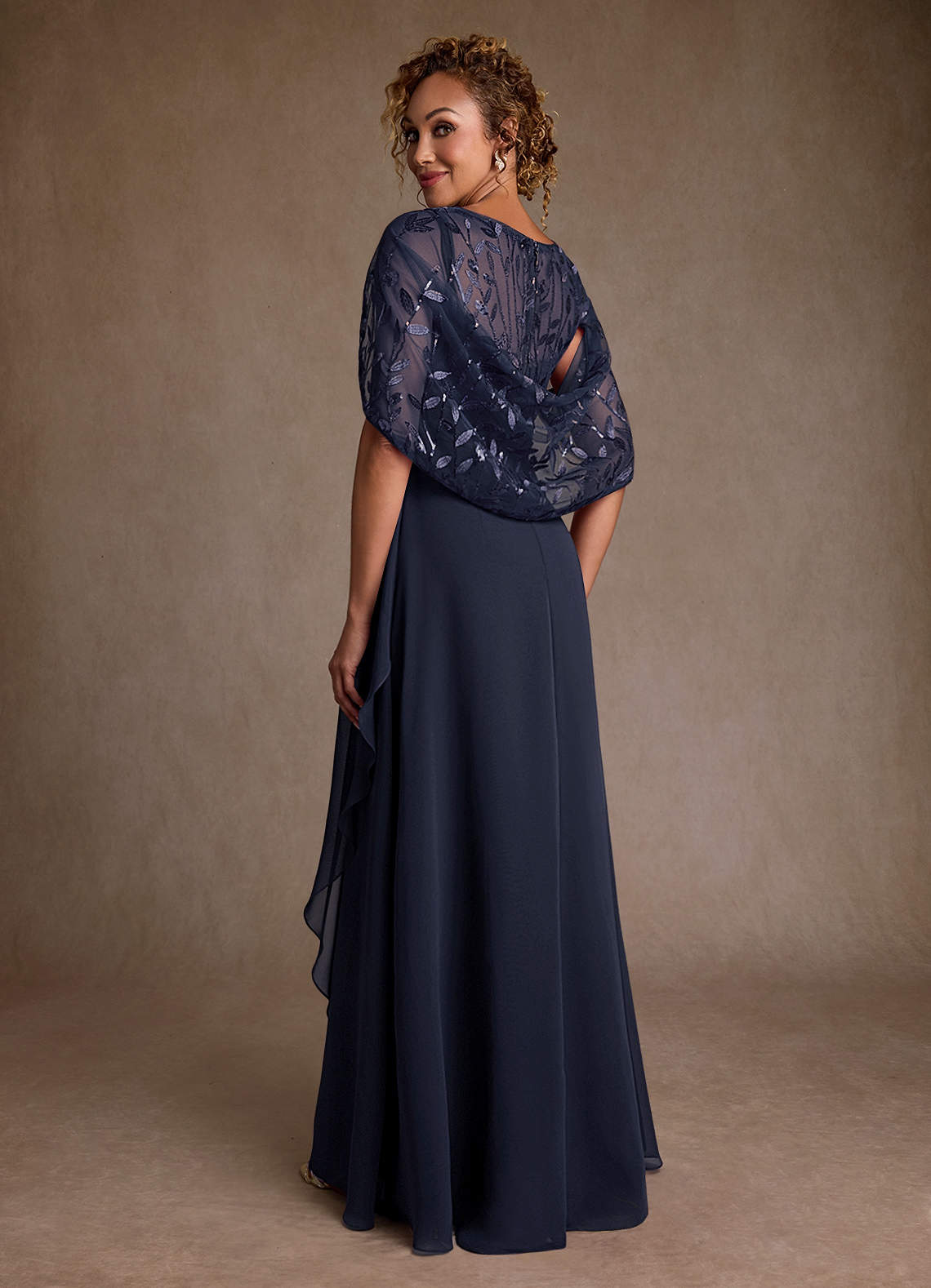 Azazie Beckley Vestidos para mãe da noiva Vestido Azul Marinho de Chiffon de Linha A com Renda image1