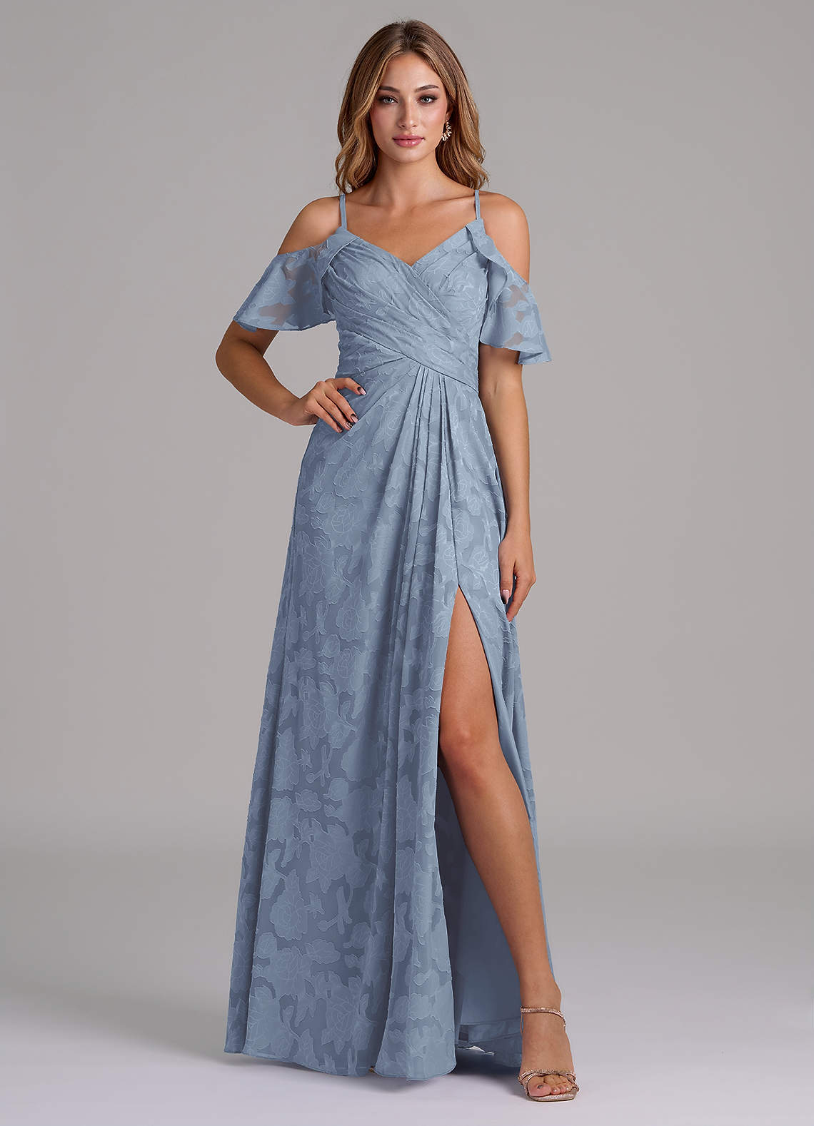 Azazie Dakota 신부 들러리 드레스 A라인 오프 더 숄더 플로럴 번아웃 바닥 길이 드레스 image1