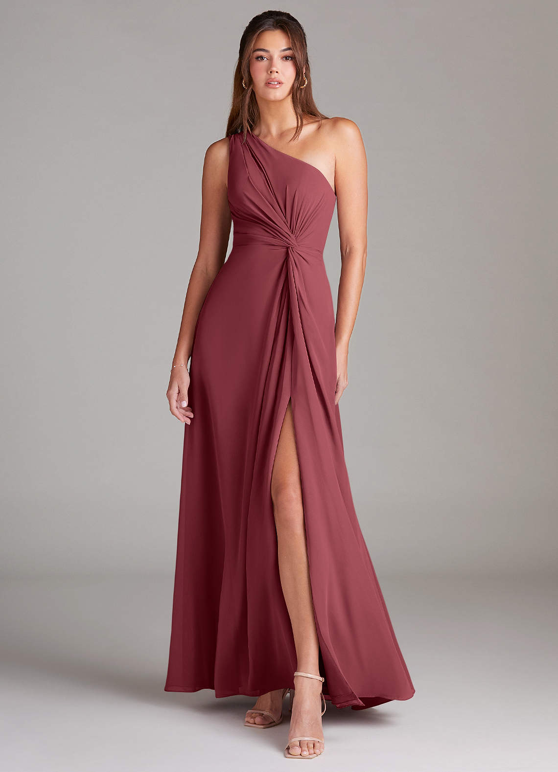 Azazie Brooke Vestidos de damas de honor Vestido de Merlot de Gasa de Corte en A con Hombro unilateral image1