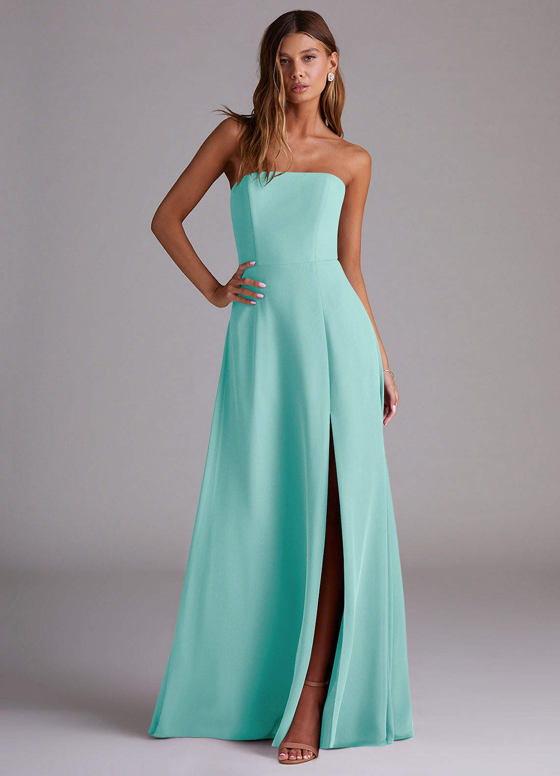 Azazie Wren Vestidos de damas de honor Vestido de Aqua de Gasa de Corte en A Convertible con Corte Lateral image2