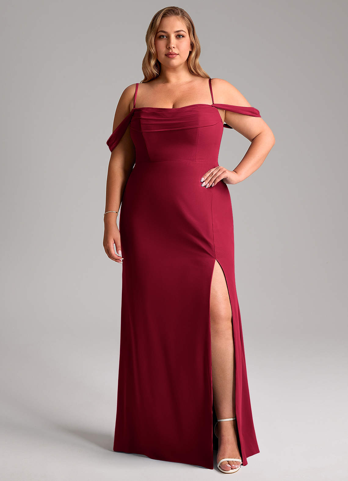 Azazie Saige Vestidos de madrinha de casamento Vestir Borgonha de Chiffon de Linha A com Fora do ombro image12