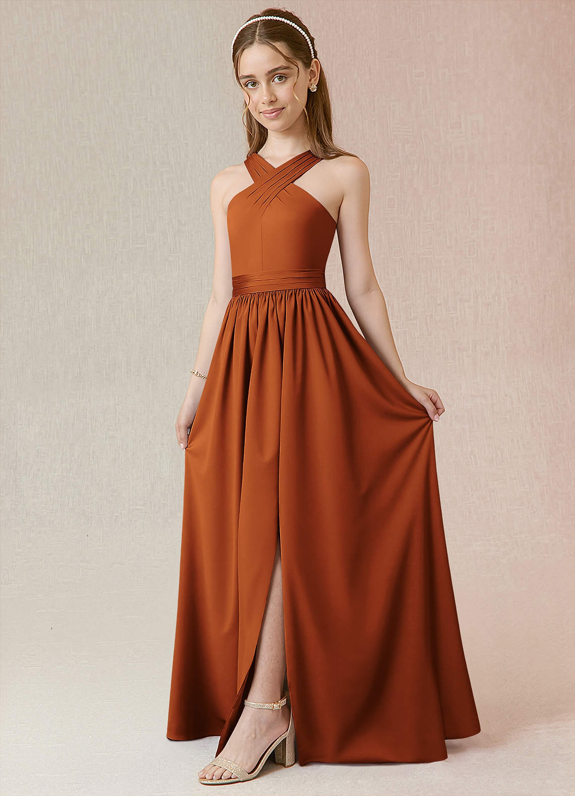 Azazie Jiya Junior Vestido Canela de Cetim elástico de Linha A com Plissado image1