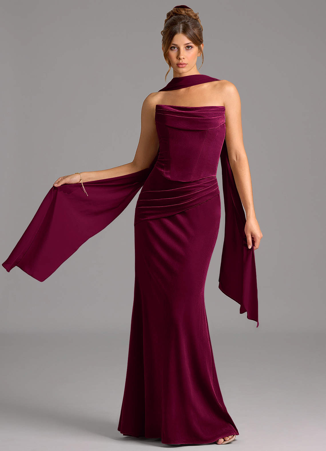 Azazie Sorrel Robes de demoiselle d'honneur Robe Sirène Convertible en velours Corset Cabernet image1