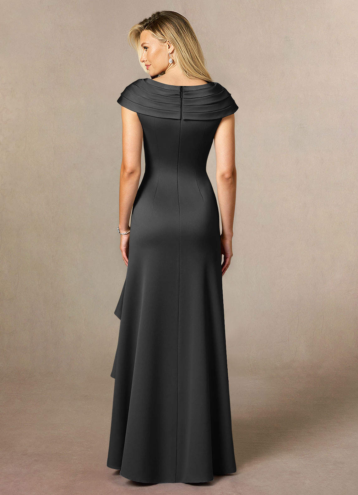 Azazie Anderson vestidos de madre de la novia Vestido de Negro de Satén Elástico de Corte En A con Plisado image1