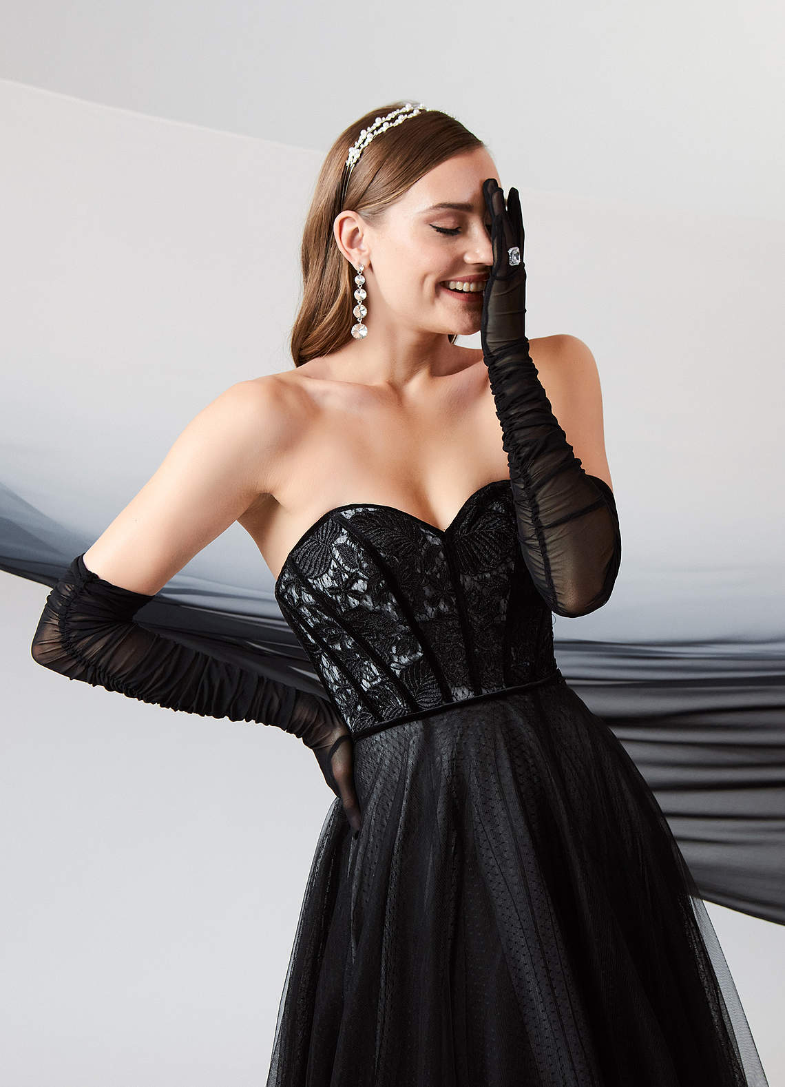 Azazie Persephone Robes de mariée Robe Princesse en Tulle Dentelle Noir Blanc Diamant image7