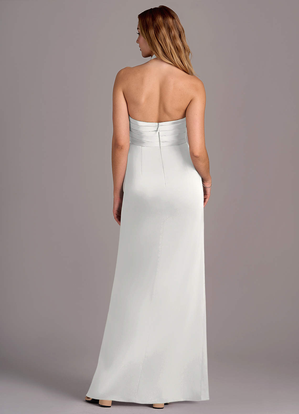 Azazie Jemma Abiti da Damigella Abito Tubino in Raso Elasticizzato Plissettato Bianco image1