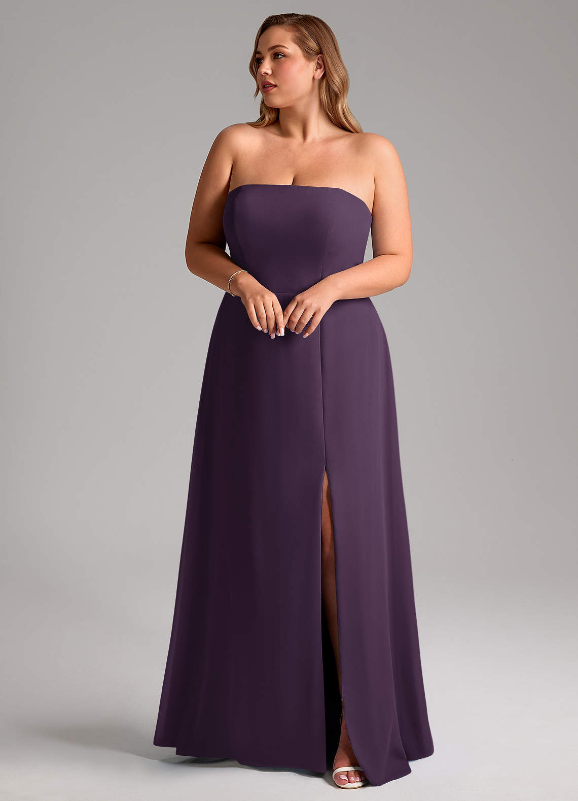 Azazie Wren Vestidos de damas de honor Vestido de Ciruela de Gasa de Corte en A Convertible con Corte Lateral image9