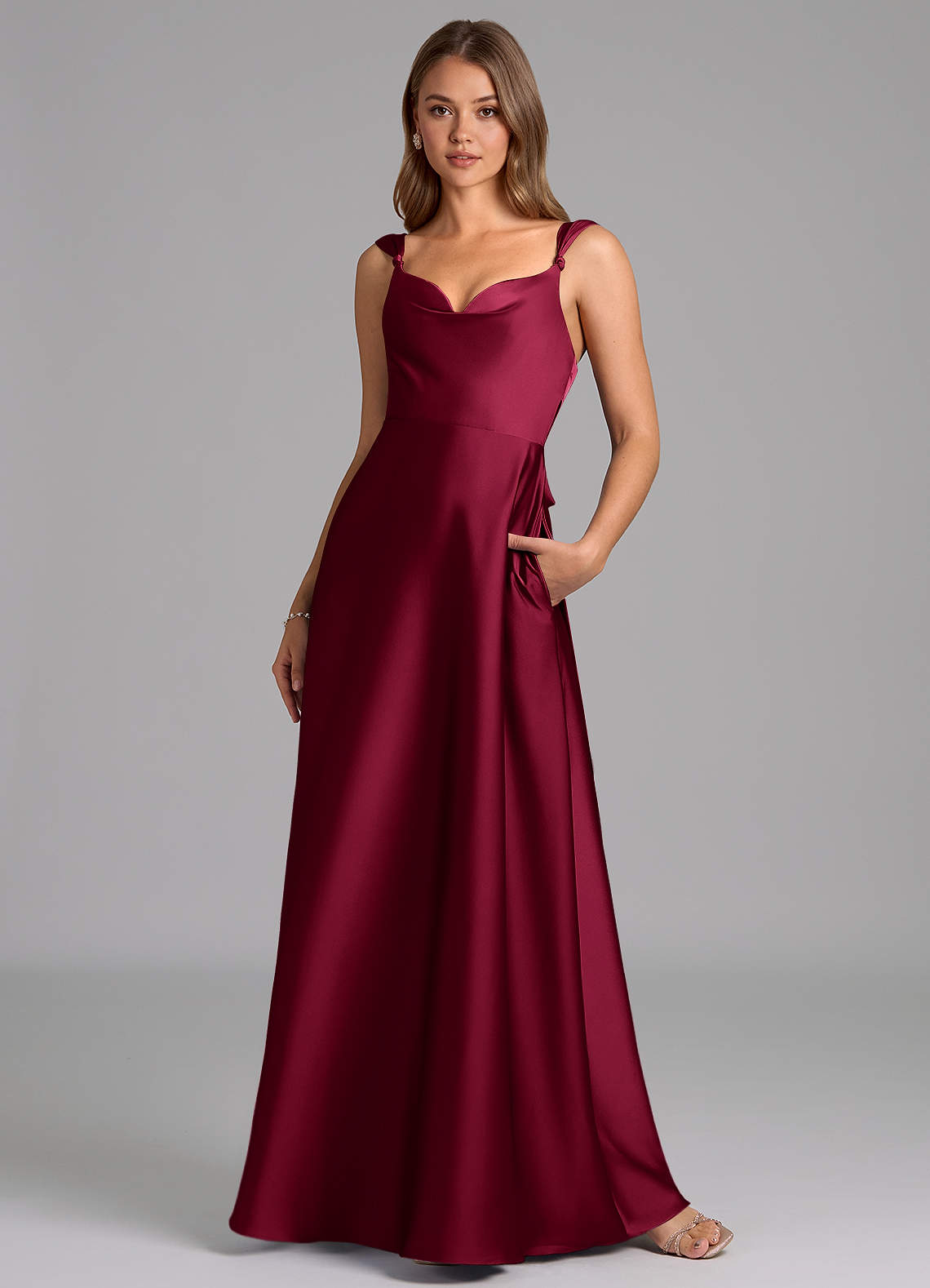 Azazie Beatrice Vestidos de madrinha de casamento Vestido Borgonha de Cetim elástico de Linha A com Decote em coração image3