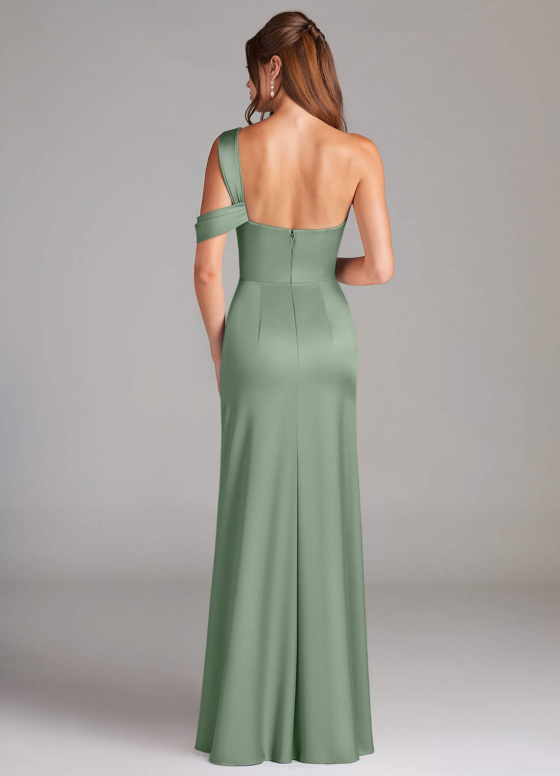 Azazie Wynter Vestidos de damas de honor Vestido de Matcha de Satén Elástico de Corte Recto con Vestidos sin tirantes image1