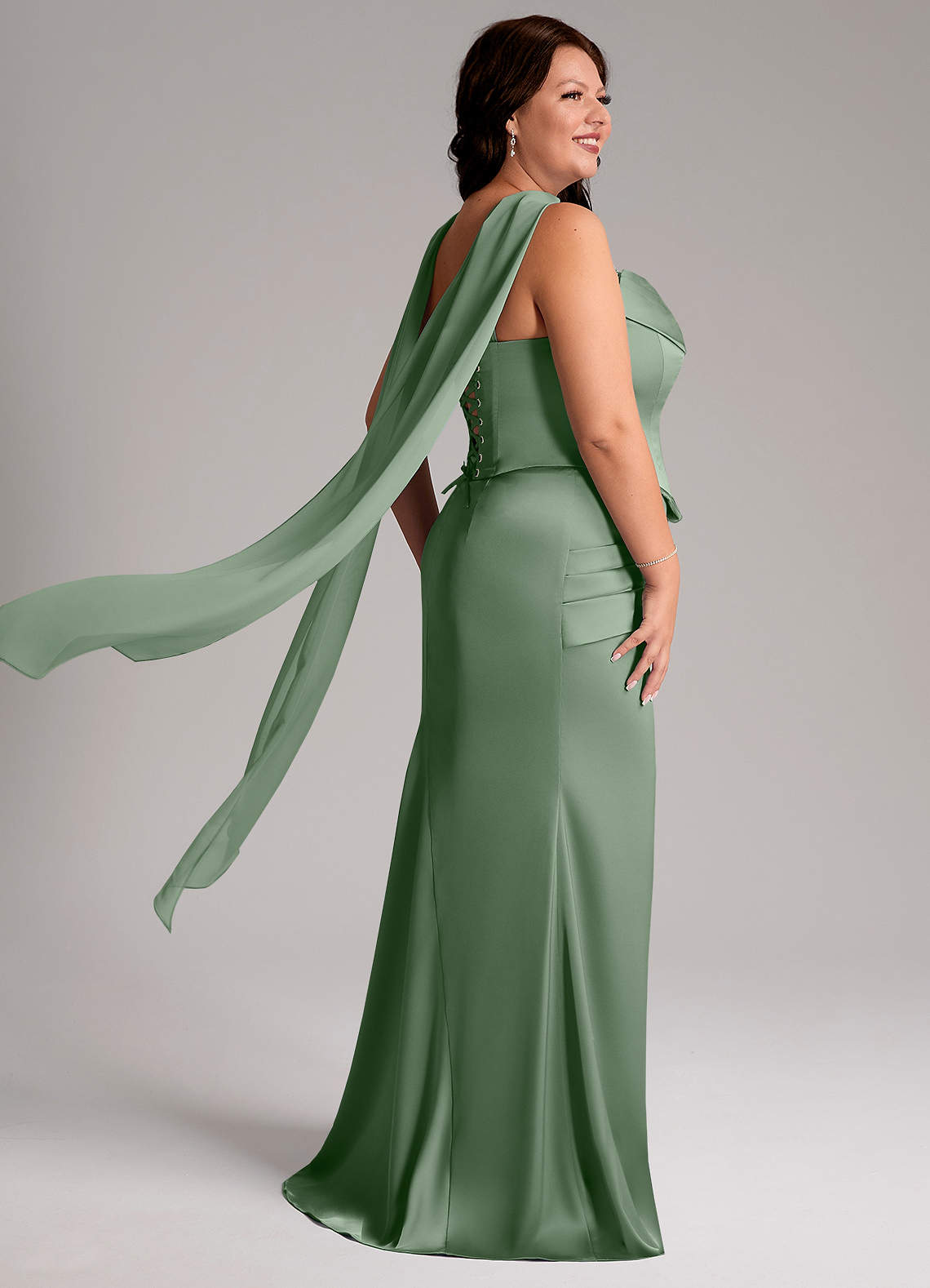 Azazie Sorrel Vestidos de damas de honor Vestido de Matcha de Satén Elástico de Corte Sirena Convertible con Sin tirantes image7