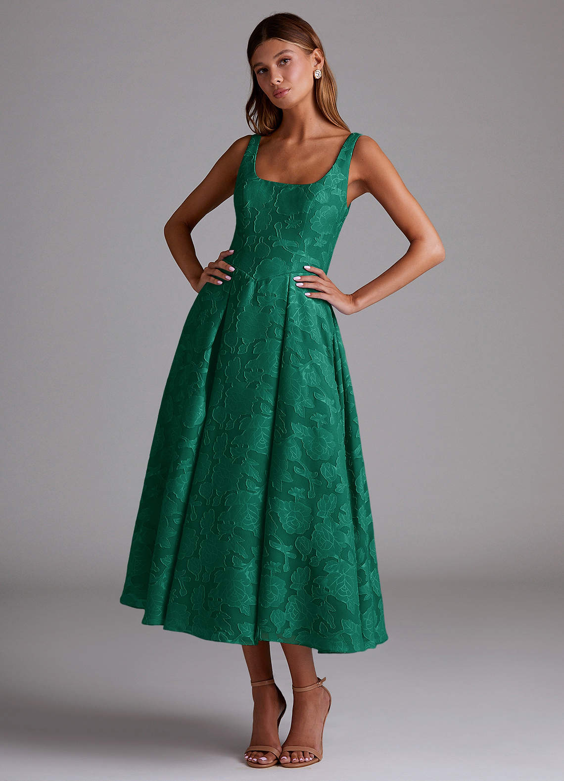 Azazie Amalie Robes de demoiselle d'honneur Robe Trapèze en Blumen-Burnout Plissée émeraude image1
