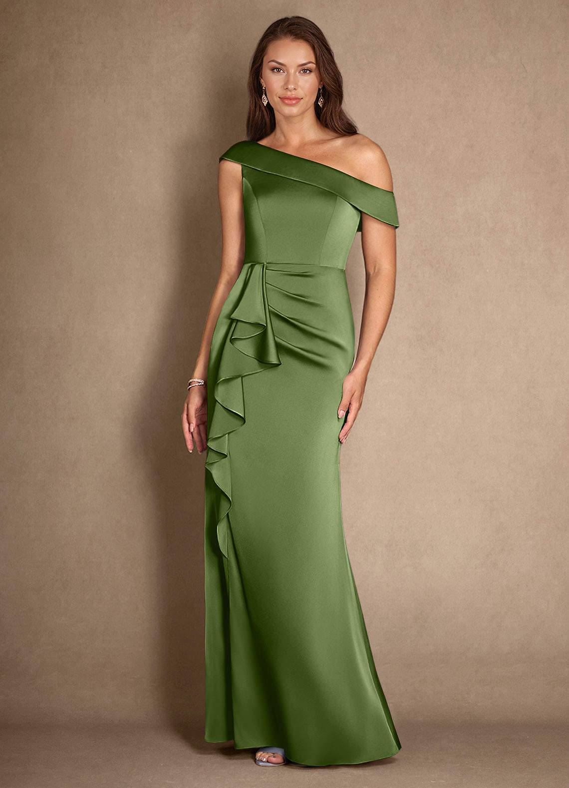 Azazie Hamptons vestidos de madre de la novia Vestido de Enebro de Satén Elástico de Corte En A con Plisado image3