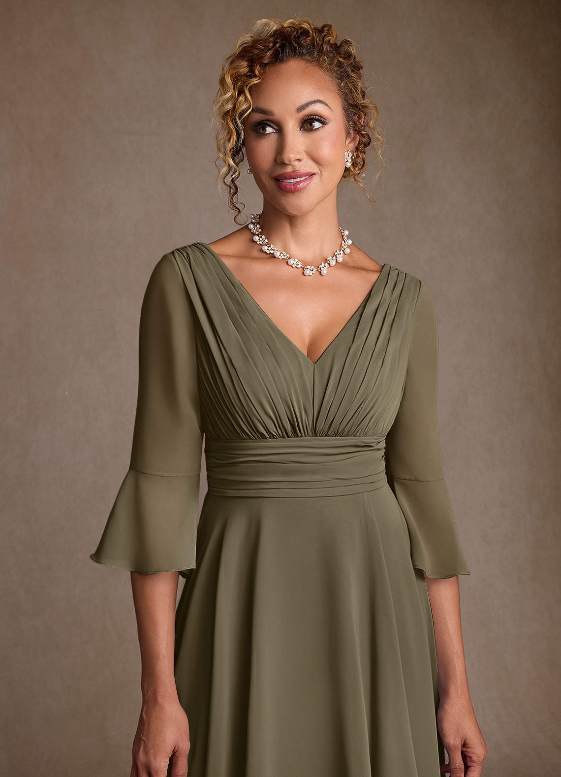 Azazie Aerynne Kleider für die Brautmutter A-Linie Plissee Chiffon Kleid Weidengrün image4