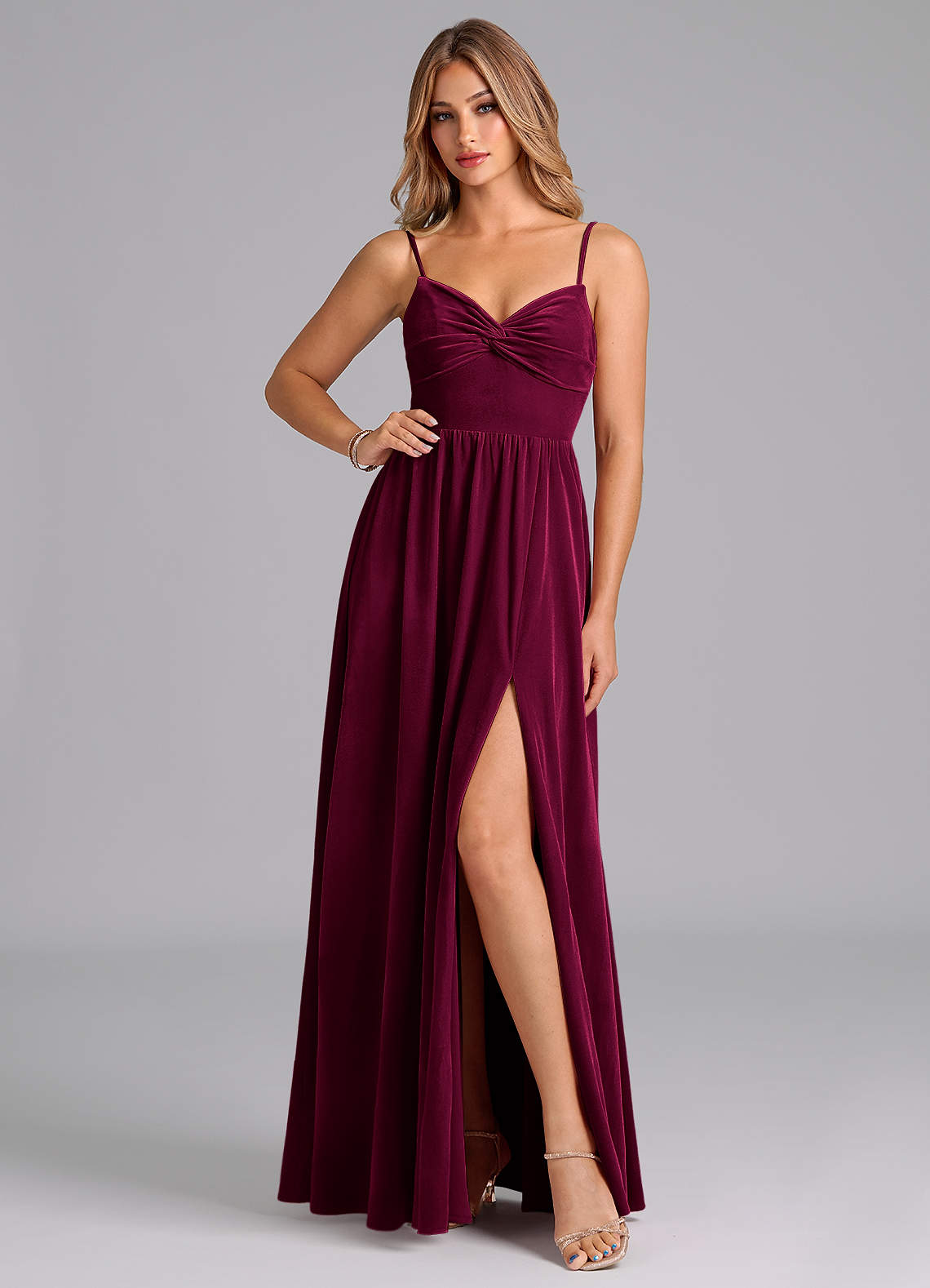 Azazie Zeya Vestidos de damas de honor Vestido de Cabernet de terciopelo de Corte en A con Plisado image1