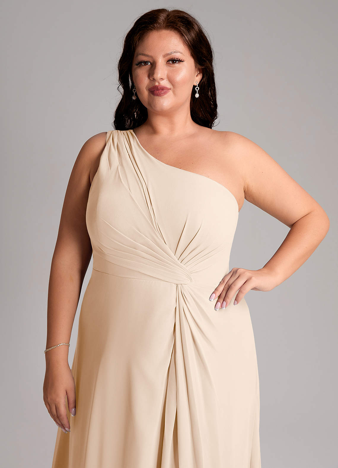 Azazie Brooke Vestidos de damas de honor Vestido de Alabastro Blanco de Gasa de Corte en A con Hombro unilateral image13