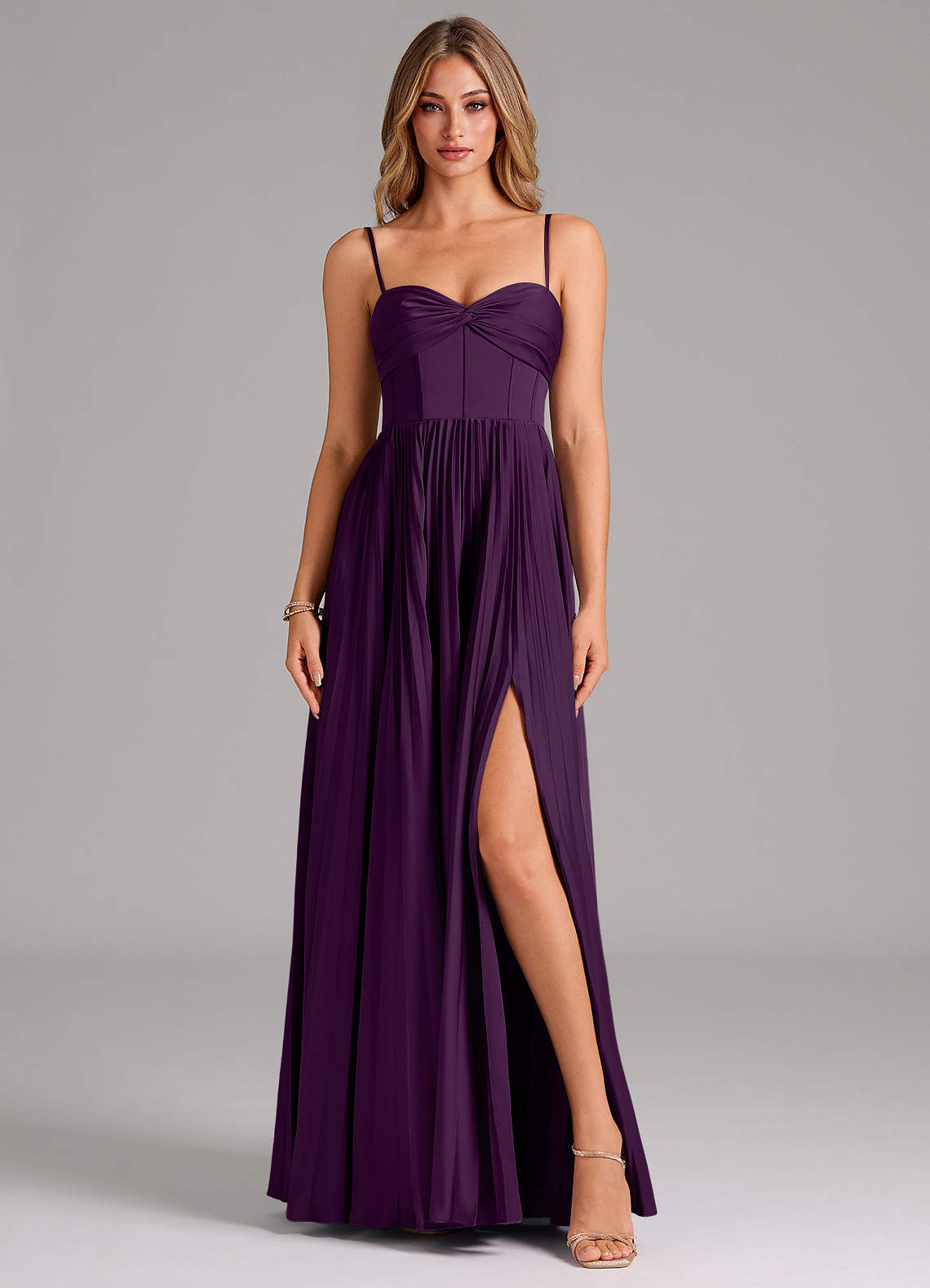 Azazie Tyla Vestidos de damas de honor Vestido de Uva de Satén Elástico de Corte en A con Escote de Corazón image1