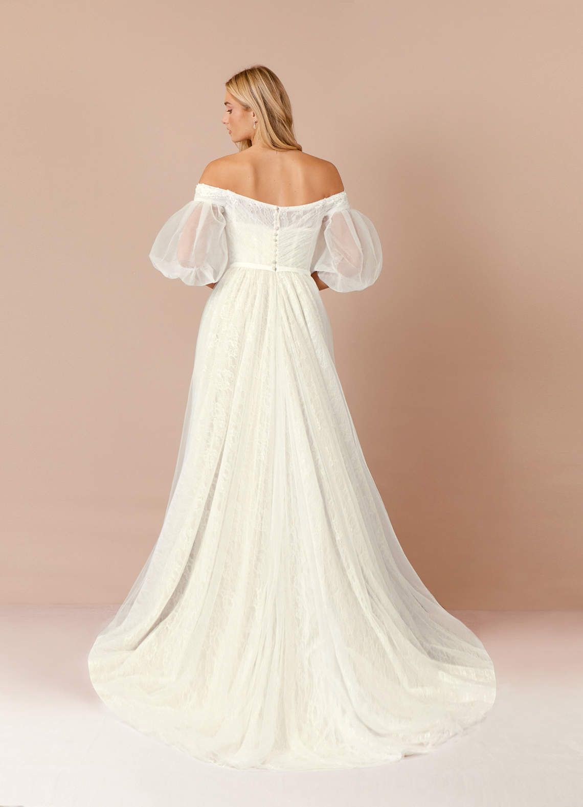 Azazie Vendela Vestidos de novia Vestido de Crema de Tul de Corte Princesa con Lentejuela image1
