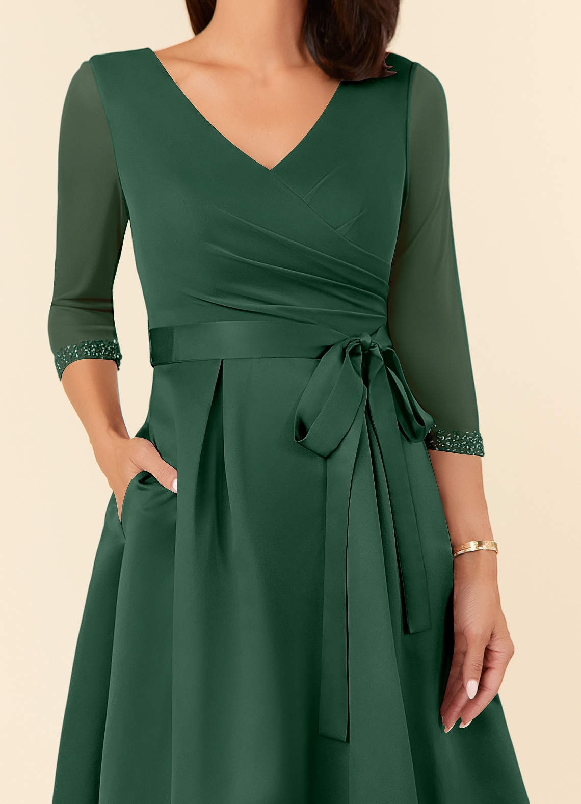 Azazie Maritza Kleider für die Brautmutter A-Linie Plissee Matte Satin Kleid Dunkelgrün image3