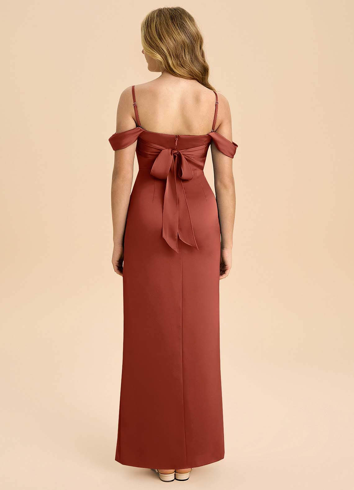 Azazie Saige Junior Robe Fourreau en Satin extensible Épaule décolletée Terracotta image1