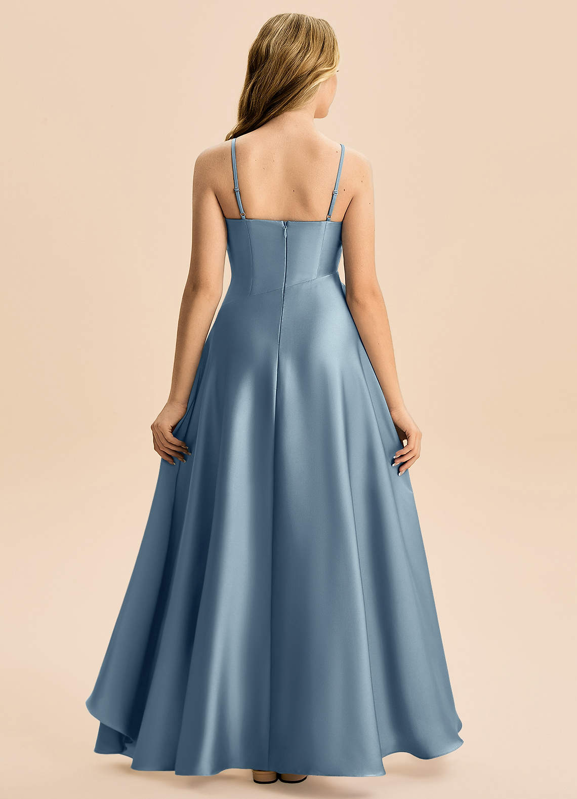 Azazie Eirlys Junior Vestido Azul Empoeirado de Cetim elástico de Linha A com Plissado image1