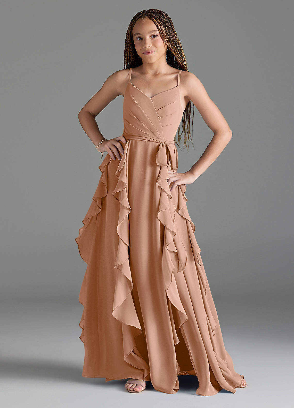 Azazie Peyton Junior Vestido de Champán Rosado de Gasa de Corte En A con Volantes en cascada Cuello en V image1