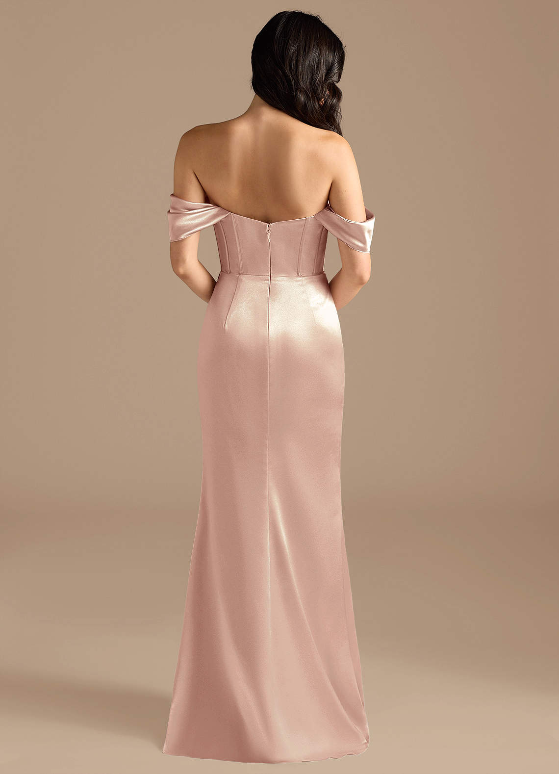 Azazie Lynden Vente Finale Robe Fourreau Convertible en Satiné métallisé Épaule décolletée Auburn image4