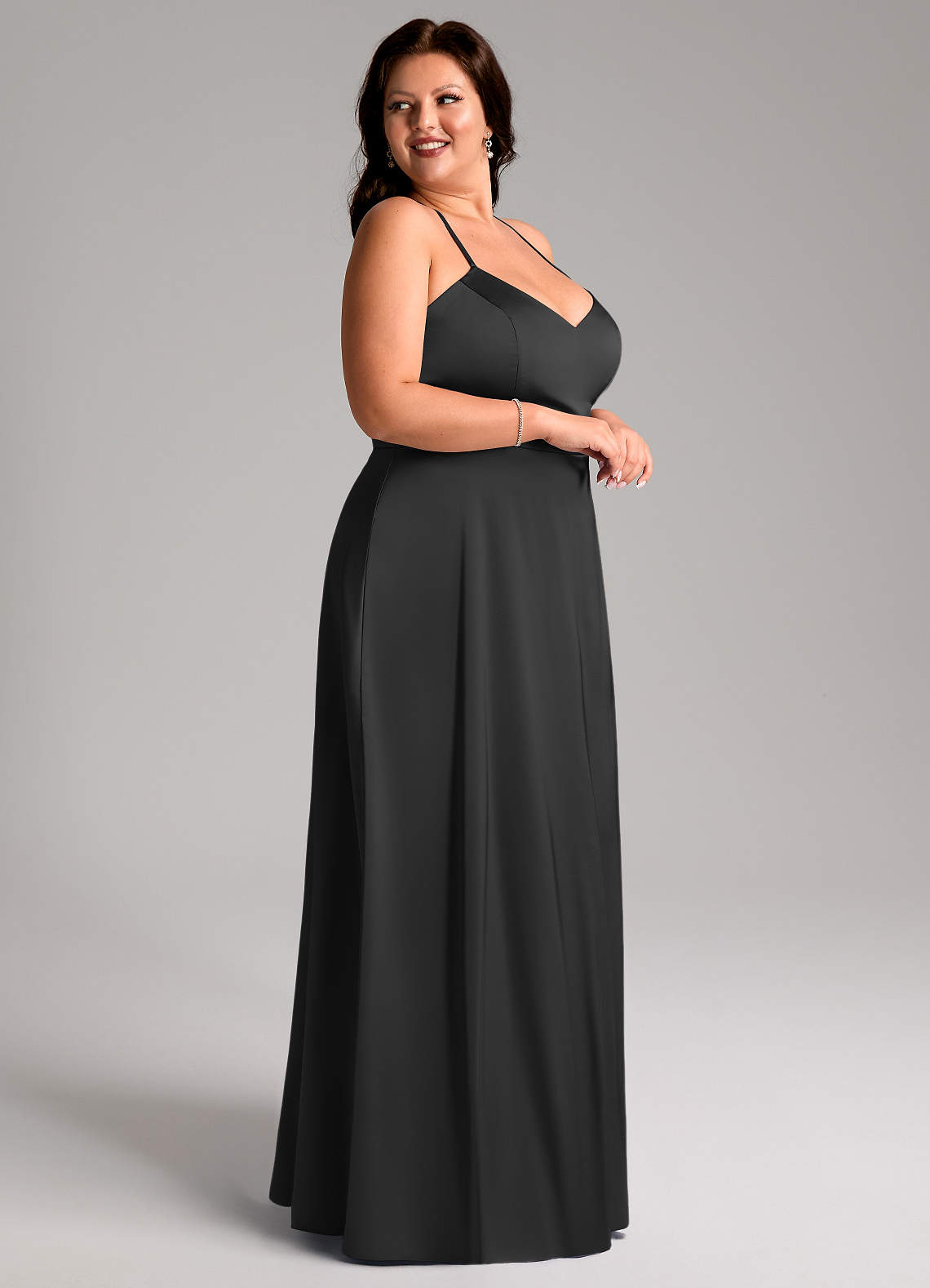 Azazie Mei Robes de demoiselle d'honneur Robe Trapèze en Satin extensible Col en V Noir image8