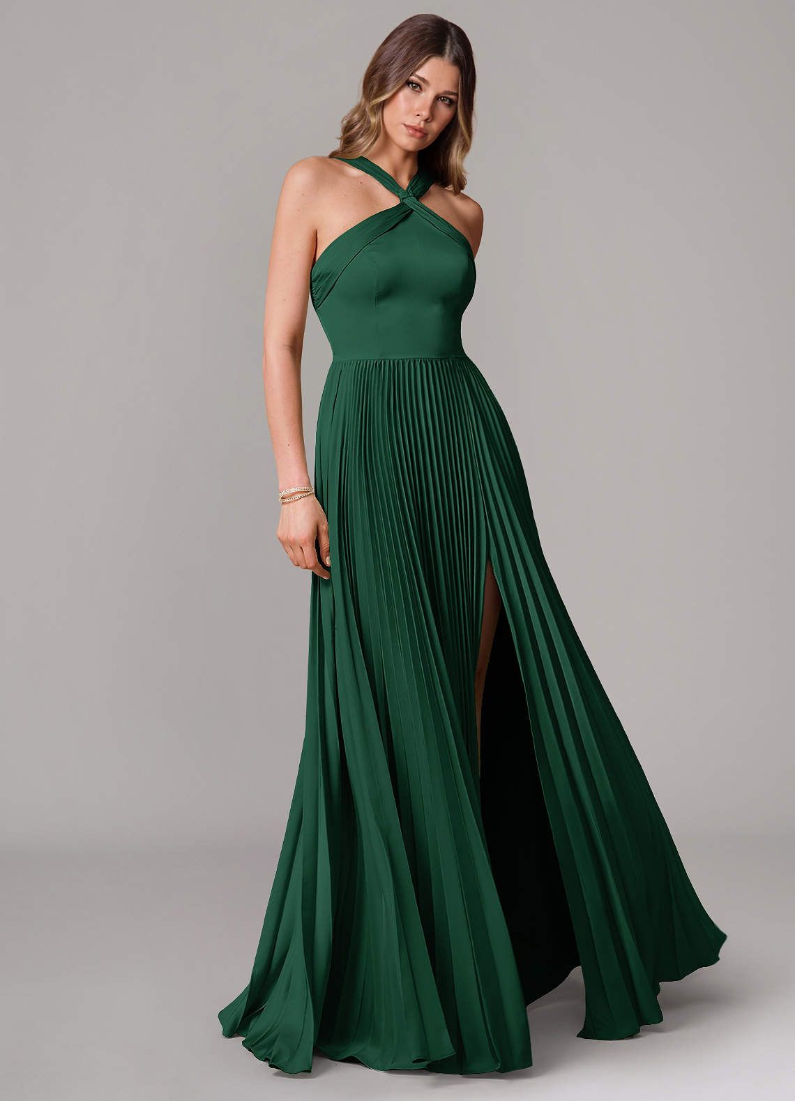 Azazie Afra Abiti da Damigella Abito A-Line in Raso Elasticizzato Plissettato Verde Scuro image1