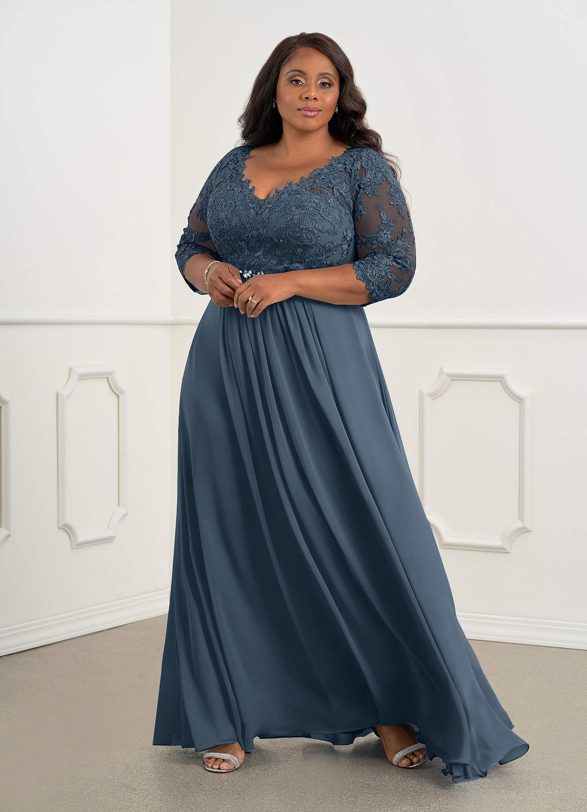 Azazie Hayek vestidos de madre de la novia Vestido de Neptuno de Gasa de Corte en A con Cuello en V de encaje image1