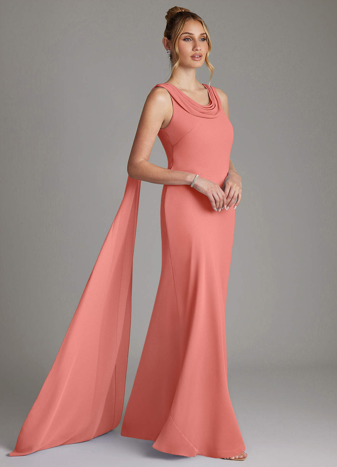 Azazie Jaya Robes de demoiselle d'honneur Robe Fourreau en Mousseline de soie Plissée Rose Saumon image4