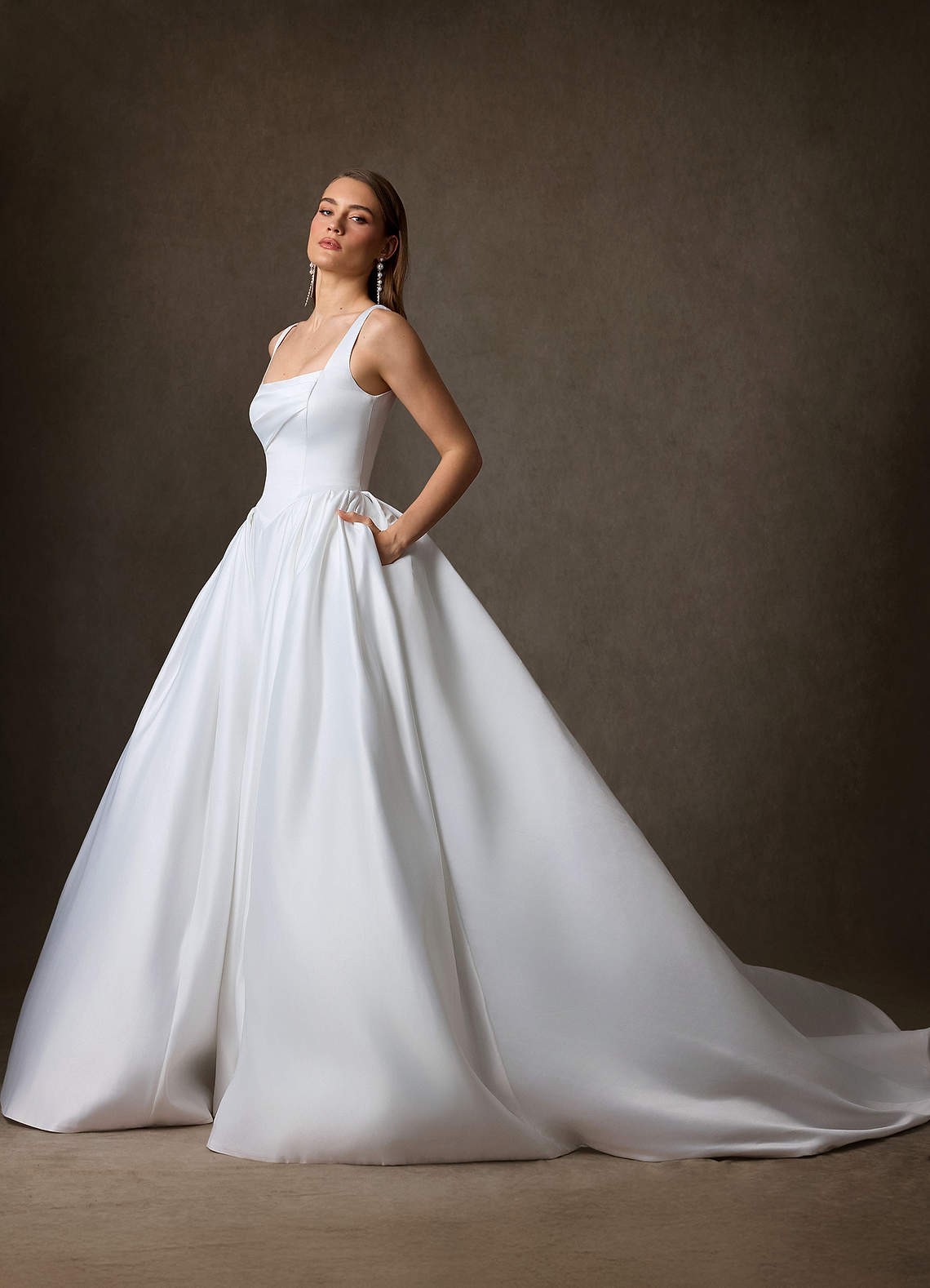 Azazie Celeste Bröllopsklänningar Klä av Balklänning i Satin med fickor Diamantvit image5