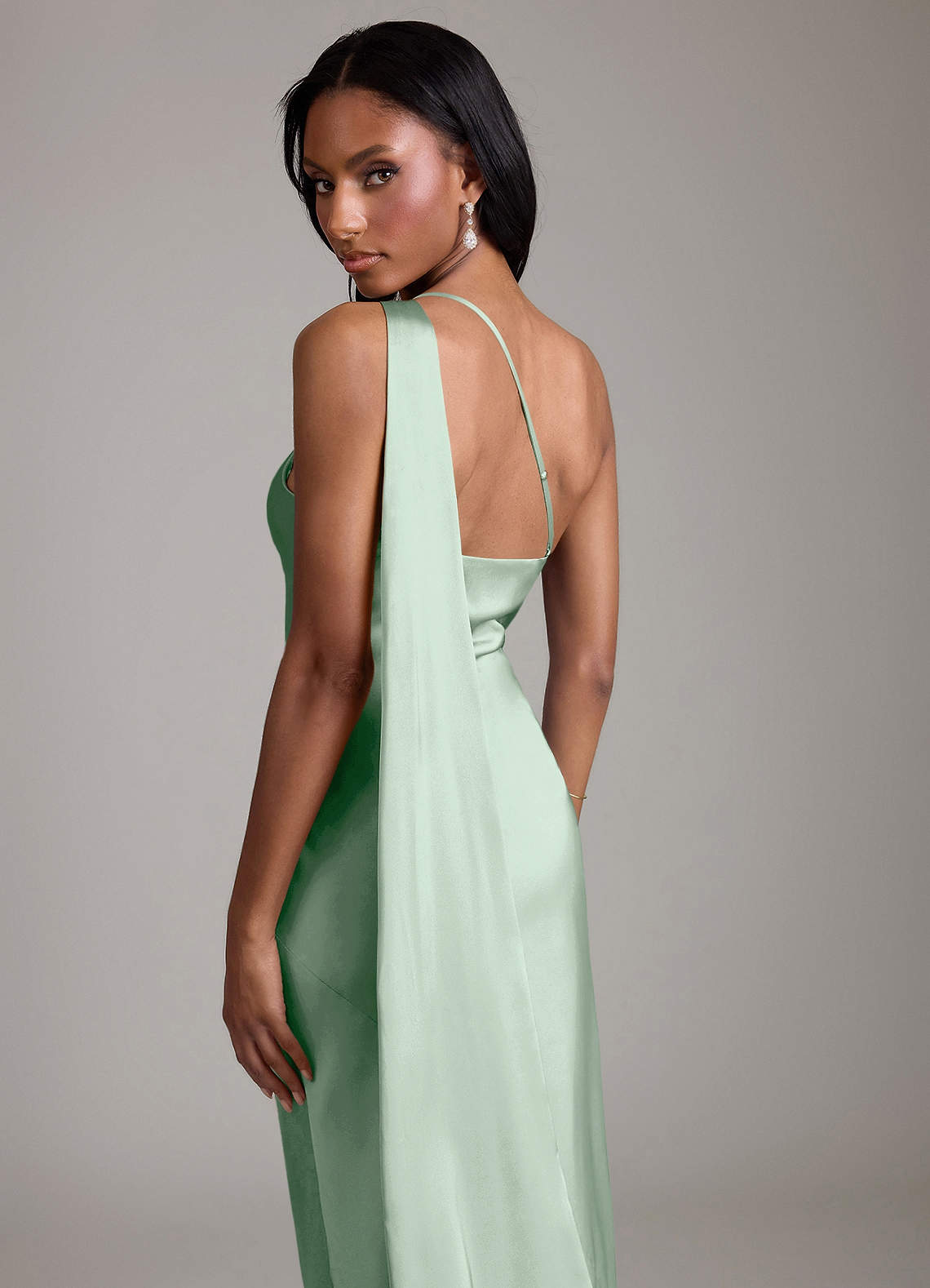 Azazie Juniper Brudtärnklänningar Klä av Sjöjungfru i Stretch Satin Ena axeln Agave image1