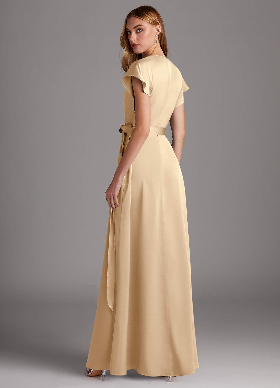 Azazie Nico Vestidos de damas de honor Vestido de Champán de Satén Elástico de Corte en A con Cuello en V image4