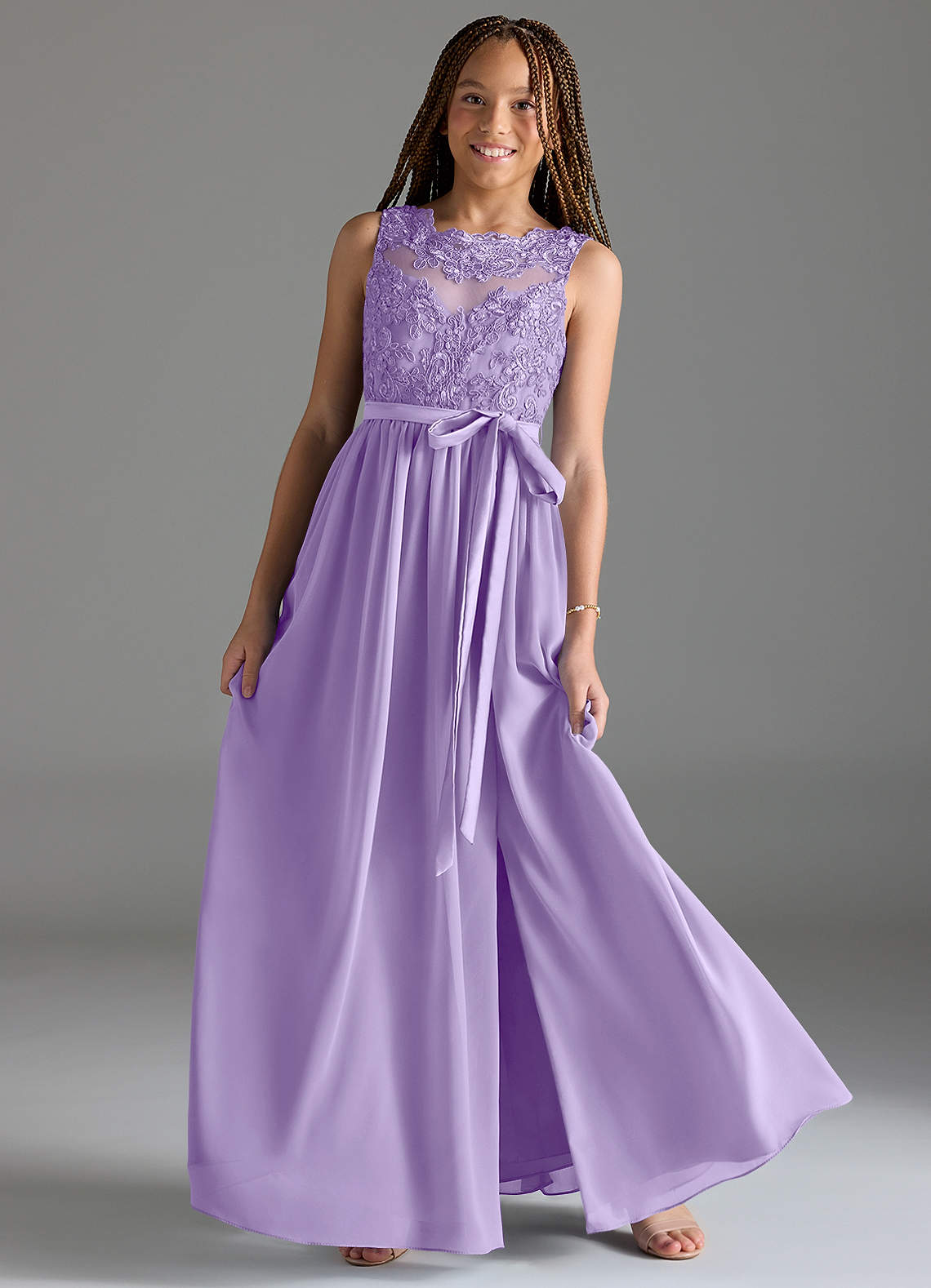 Azazie Elly Junior Robe Trapèze en Mousseline de soie Dentelle Lilas image1