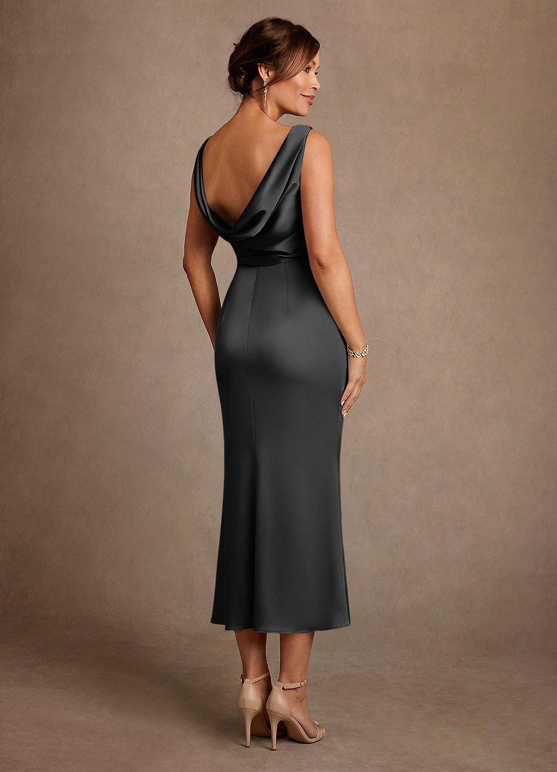 Azazie Mazhe Vestidos para mãe da noiva Vestido Preto de Cetim elástico de Linha A com Plissado image1