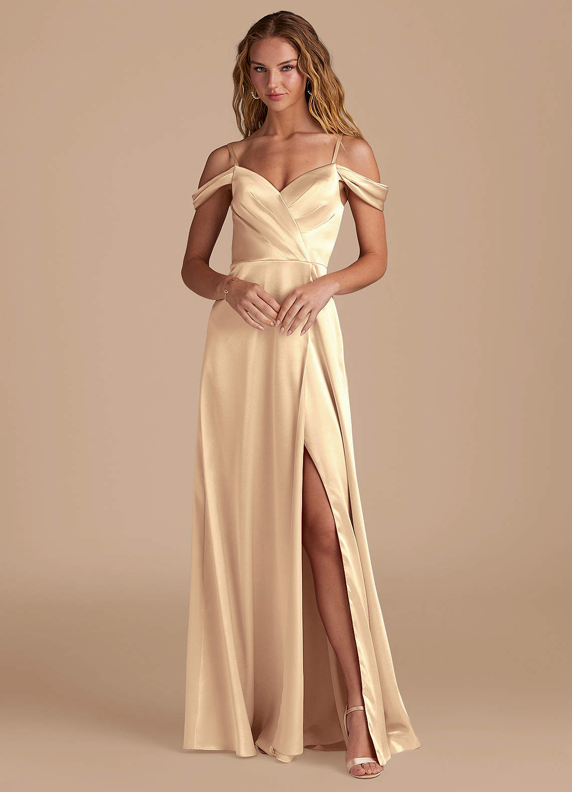 Azazie Ocean Robes de demoiselle d'honneur Robe Trapèze en Satiné métallisé Épaule décolletée Or image1