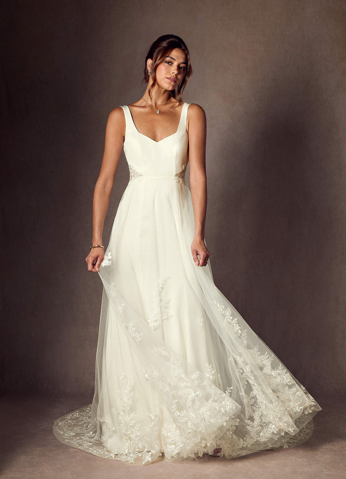 Azazie Ebony Robes de mariée Robe Trapèze en Crêpe Dos Satin Paillettes Crème image4