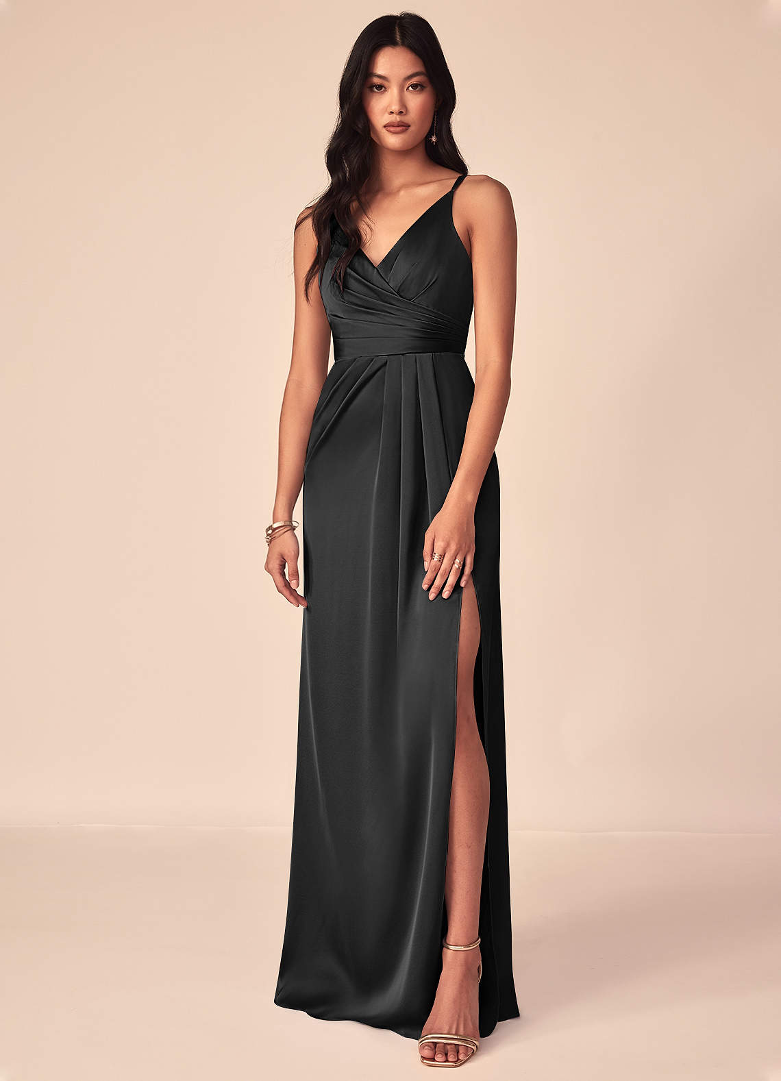 Azazie Aqua Vestidos de damas de honor Vestido de Negro de Satén Elástico de Corte en A con Cuello en V plisado image1
