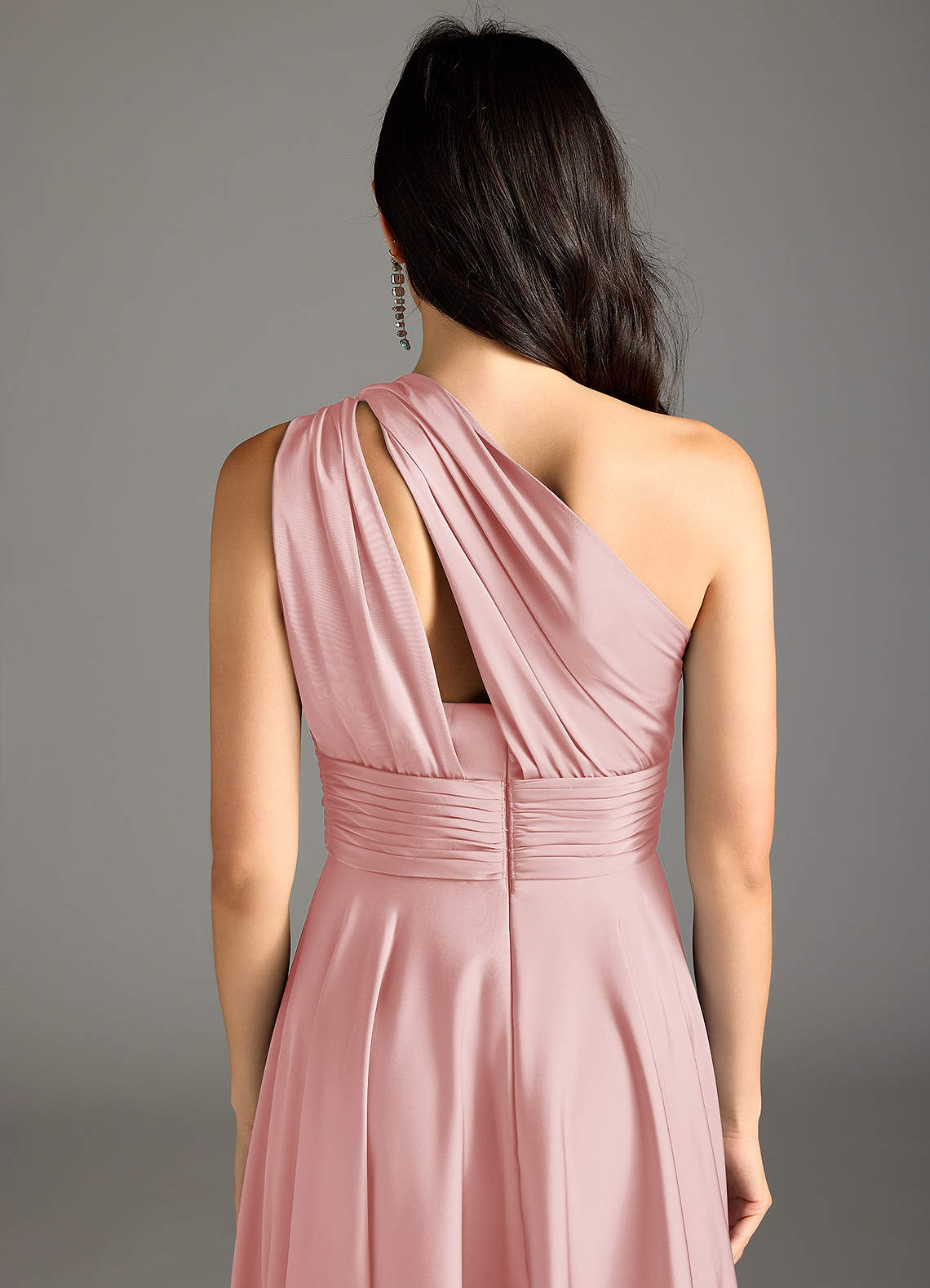 Azazie Charlize Robes de demoiselle d'honneur Robe Trapèze en Satin extensible Une épaule Rose Poudré image7