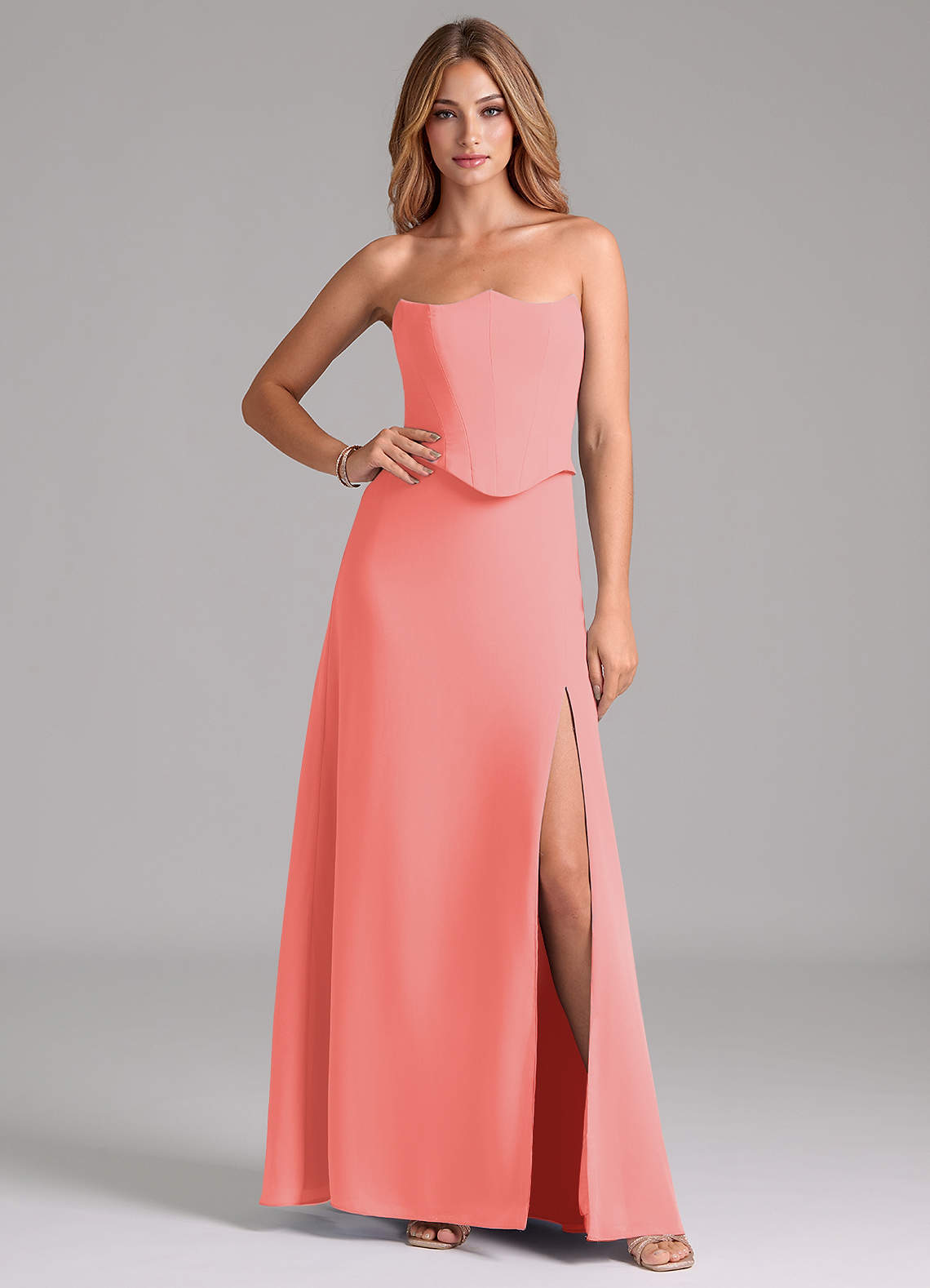 Azazie Jenilyn Robes de demoiselle d'honneur Robe Trapèze en Mousseline de soie Sans bretelle Corail image1