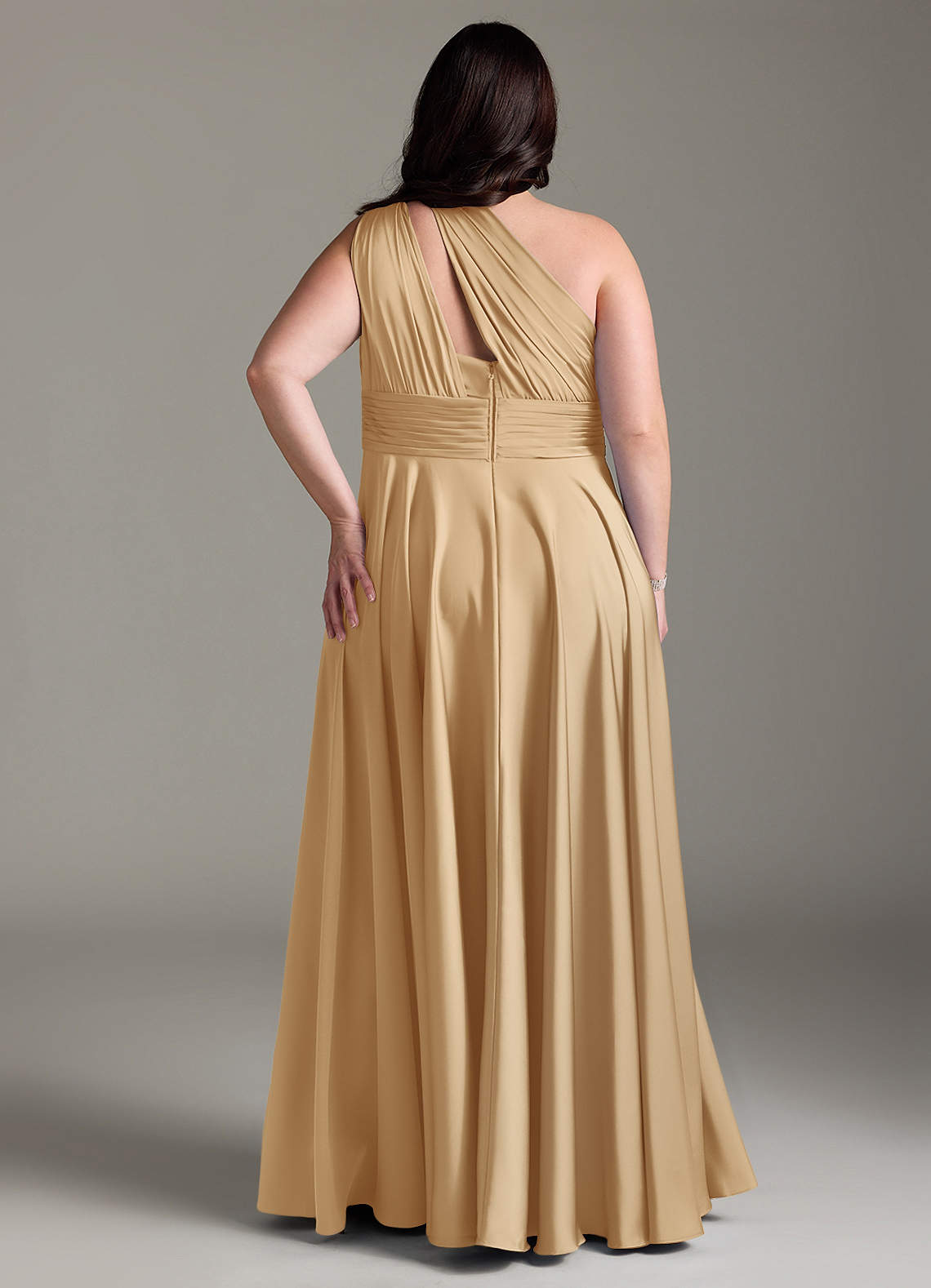 Azazie Charlize Robes de demoiselle d'honneur Robe Trapèze en Satin extensible Une épaule Or image9