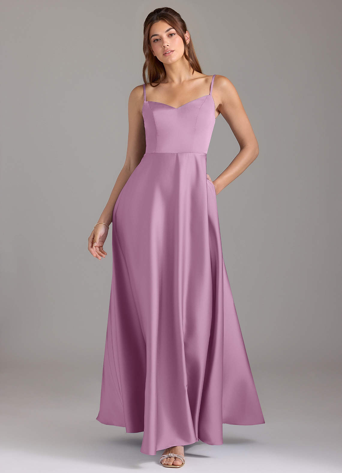 Azazie Marley Robes de demoiselle d'honneur Robe Trapèze Convertible en Satin extensible Épaule décolletée Glycine image1