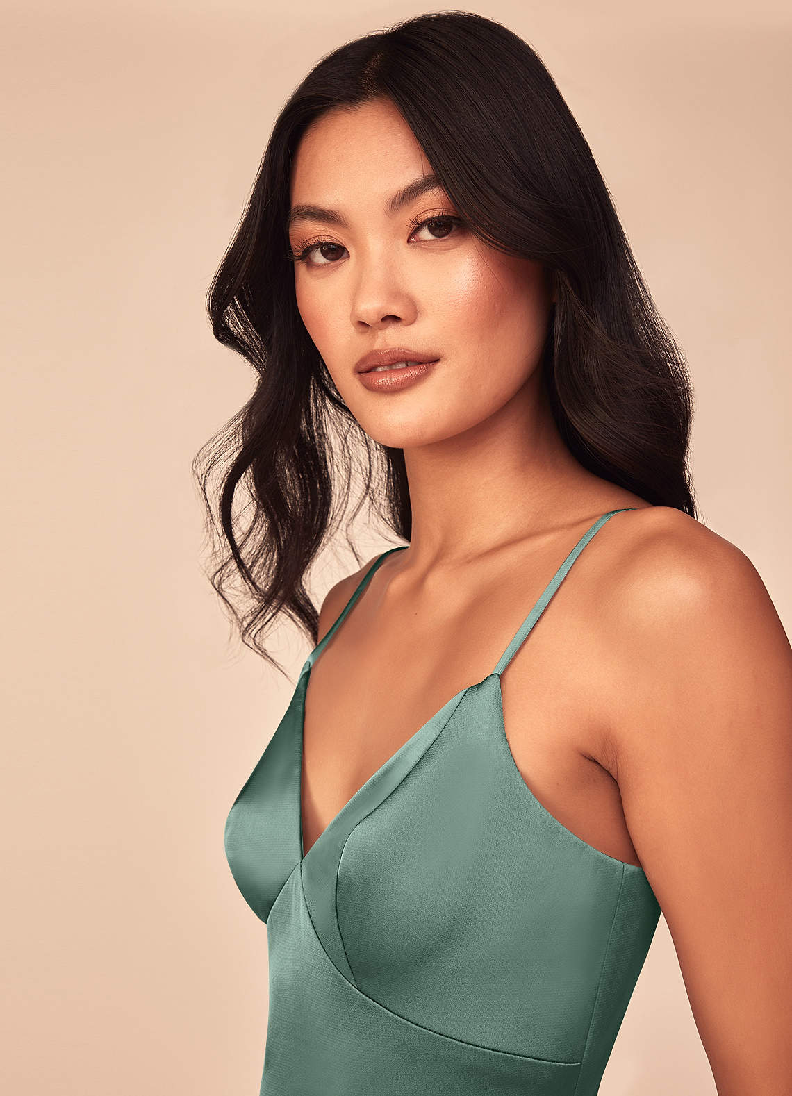 Azazie Dottie Venta Final Vestido de Eucalipto de Satén Elástico de Corte en A image5