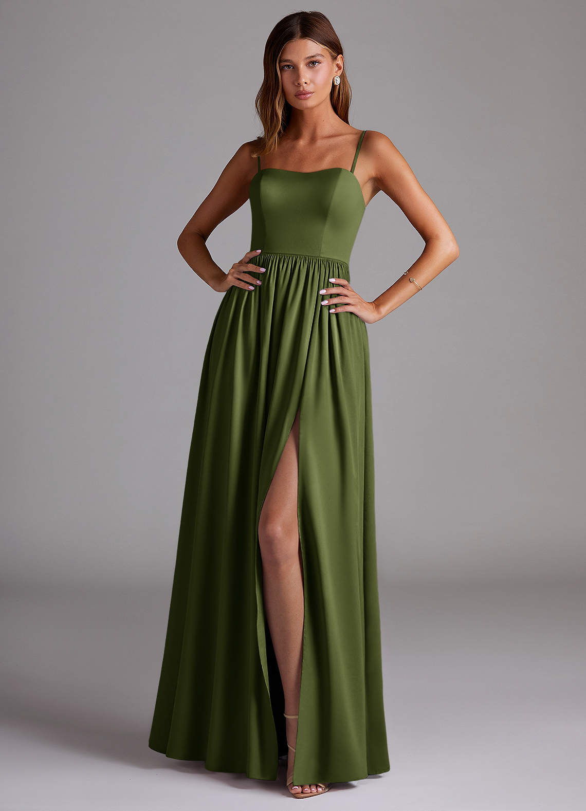 Azazie Calianna Brautjungfernkleider Wandelbar A-Linie Schulterfrei Stretch-Satin Kleid Olivgrün image1