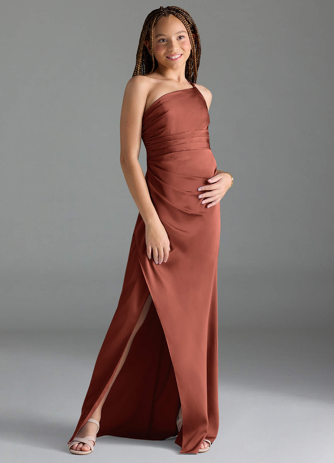 Azazie Eren Junior Vestido Castanho Aloirado de Cetim elástico de Bainha com Plissado image2