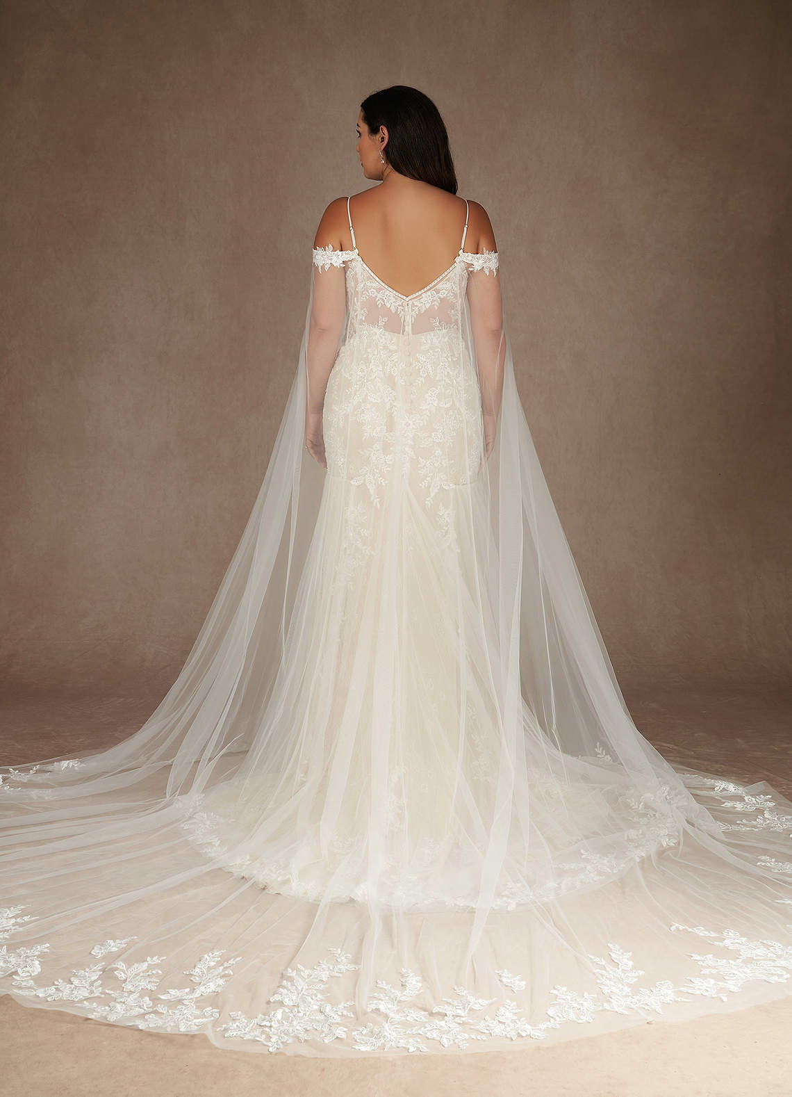 Azazie Leonie Vestidos de novia Vestido de Blanco Diamante Champán de Tul de Corte Sirena con Lentejuelas Cuello V image16