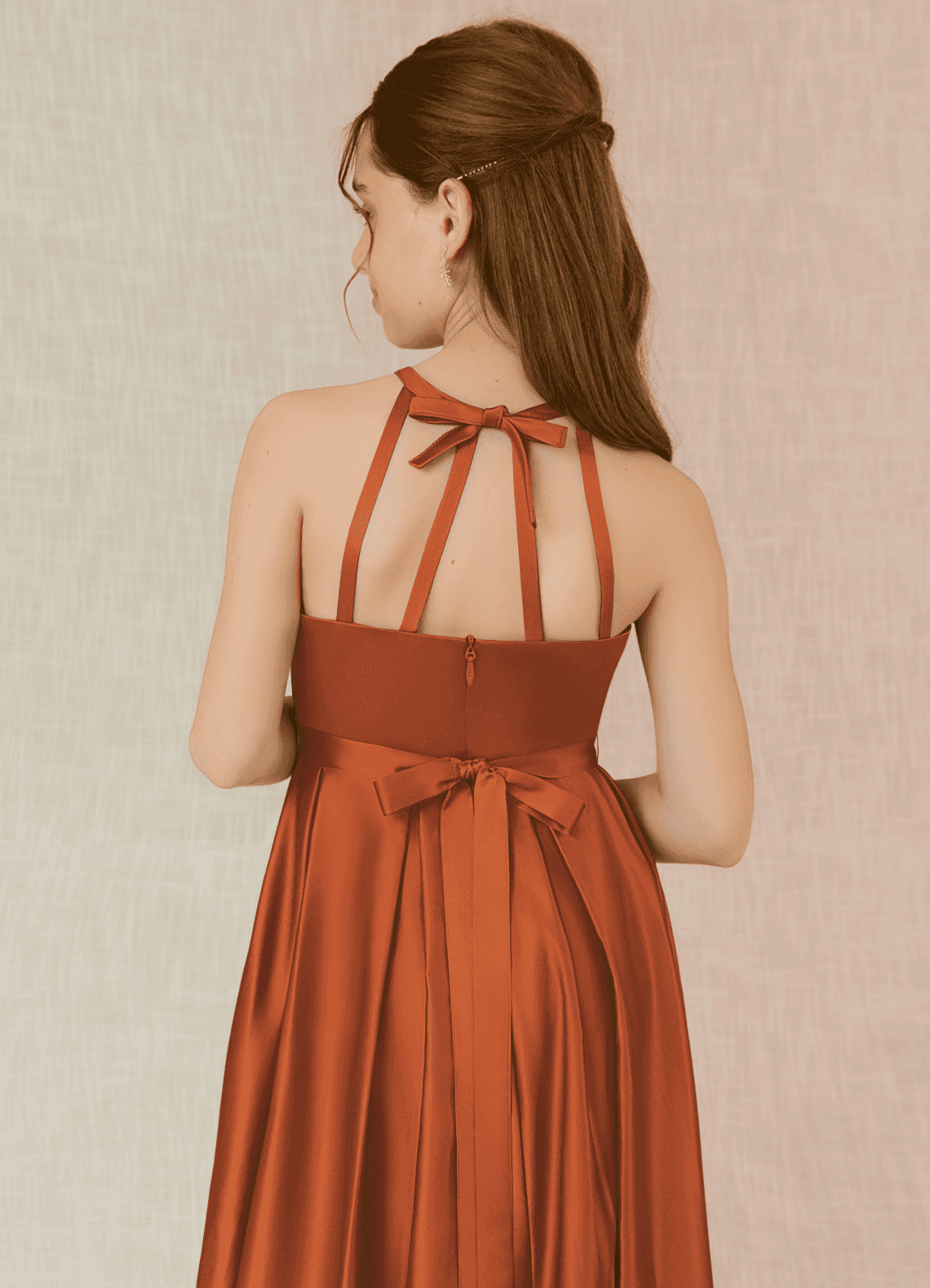 Azazie Arianthe Junior Vestido Canela de Cetim elástico de Linha A com com bolsos image6